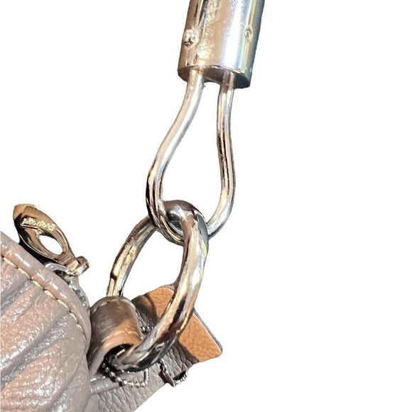 Pito Deng - Picture 2 of 7